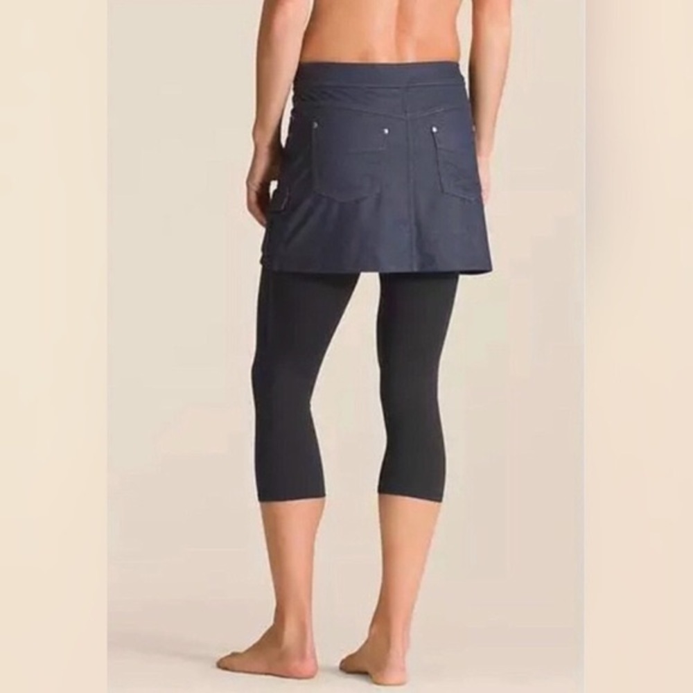 Athleta Bettona 2-in-1 skirt with capri leggings size XS